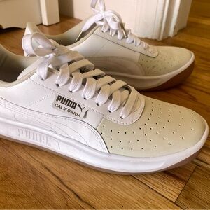 Women’s Puma Sneakers Like New